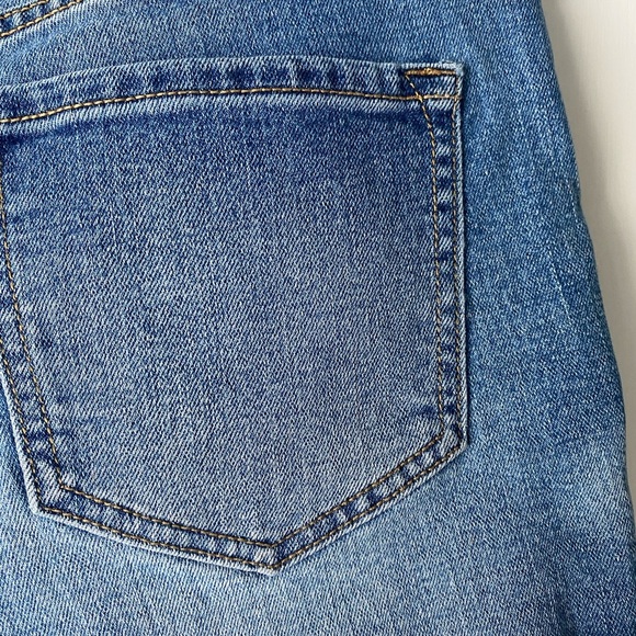Old Navy Women’s Boyfriend Style Jean Shorts Size 4 - Picture 5 of 6